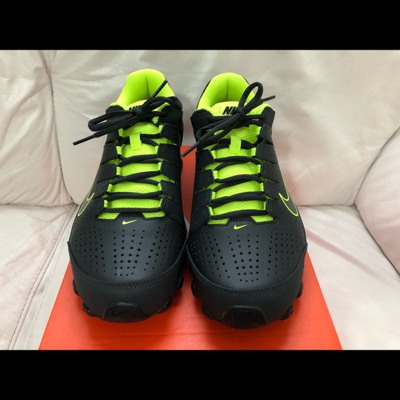 Nike Reax 8 TR Black Volt Size 9.5 New - Picture 3 of 8